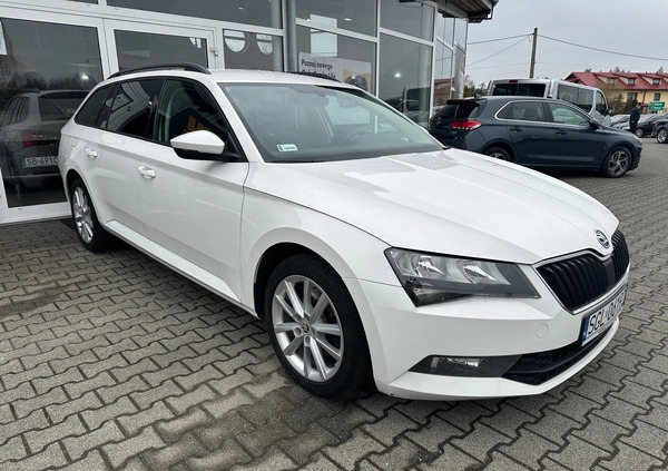 Skoda Superb cena 64900 przebieg: 214540, rok produkcji 2017 z Boguchwała małe 79